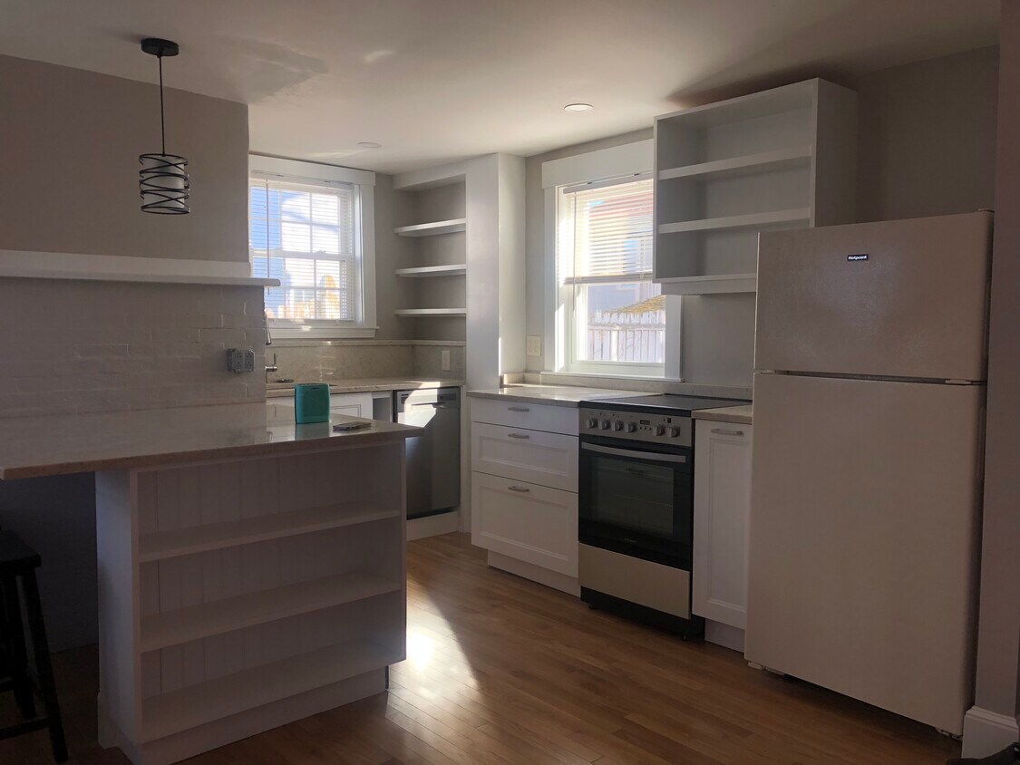 Primary Photo - 83 Appleton St