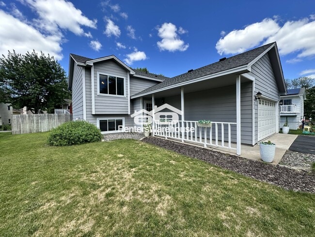 Building Photo - 10921 Jersey Ct N