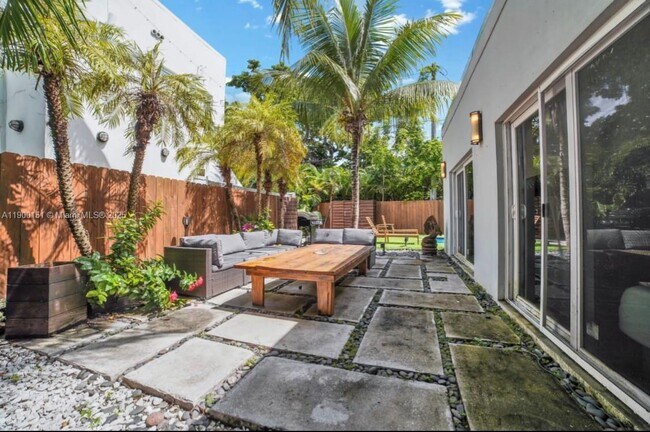 Foto del edificio - 524 NW 35th St