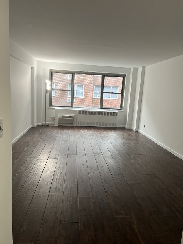 Foto principal - 420 E 55th St