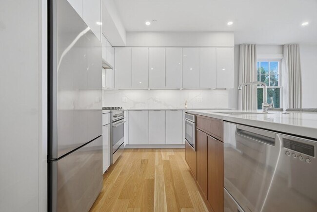 Foto del edificio - 126 Englewood Ave