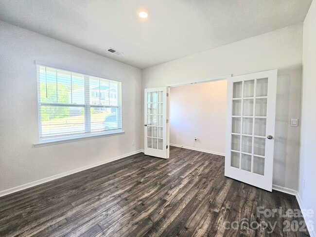 Foto del edificio - 3854 Rosewood Dr