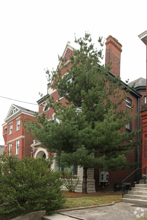 Building Photo - 124 W Ormsby Ave