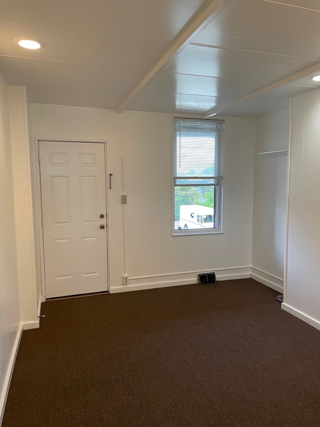 Building Photo - 362 S Bouquet St