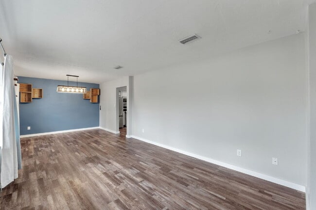 Building Photo - 270 Gregory Dr