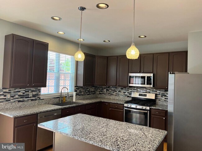 Building Photo - 2847 Linden Knoll Ct