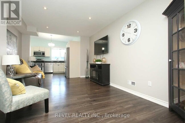 Building Photo - 825 Black Cherry Dr