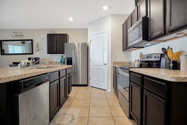 Foto del edificio - Discover this lovely 4-bedroom, 2-bath home in the sought-after Squires Grove community