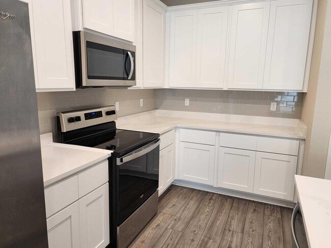 Building Photo - 1817 Party Pl