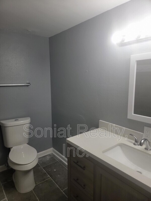 Building Photo - 1725 Nunez St