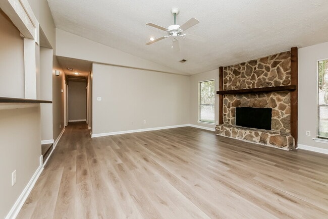 Building Photo - 9380 Forest Knoll Dr