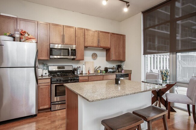 Kitchen - 901 W Madison St