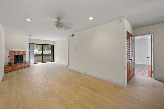 Foto del edificio - MISSION HILLS 2BR / 2BA CONDO – HALF OFF 1...
