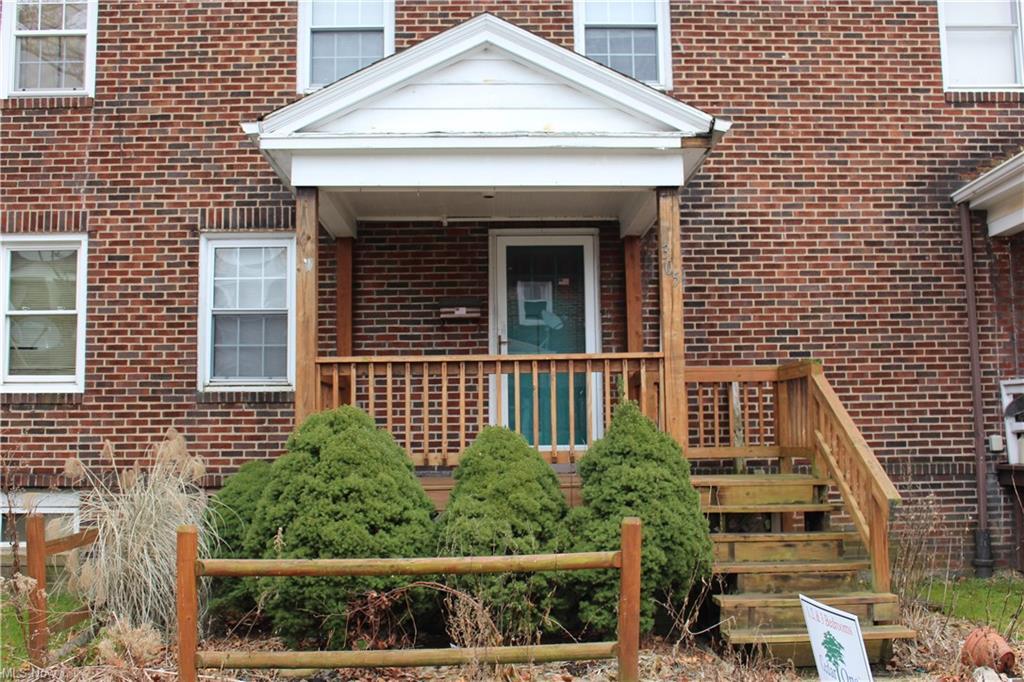 Primary Photo - 305 Carnegie Ct