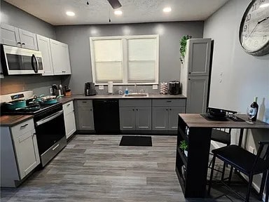 Building Photo - 639 Bell St