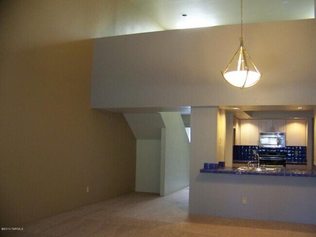 Foto del edificio - 3 Bed. 2 Bath Contemporary Home, Convenien...