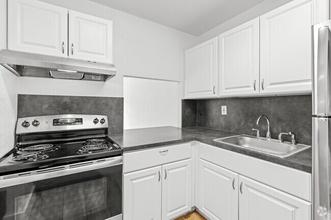 2 BR, 1 BA - 725SF - Kitchen - Miami Shores Luxury Apartments