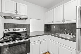 2 BR, 1 BA - 725SF - Kitchen - Miami Shores Luxury Apartments