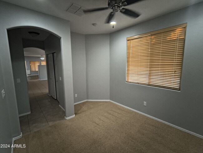 Foto del edificio - 45071 W Desert Cedars Ln