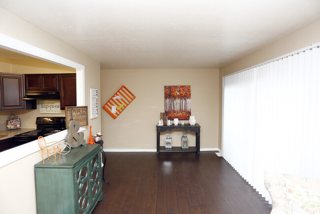 Building Photo - 5020 Southgreen Dr