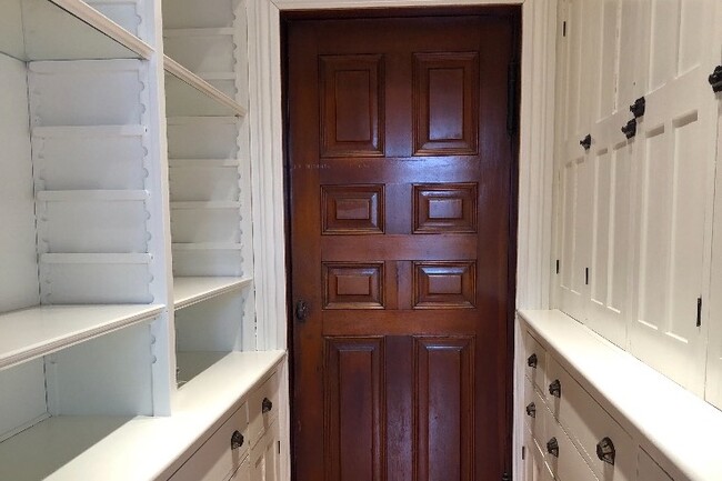 Butler Pantry - 10 E Center St