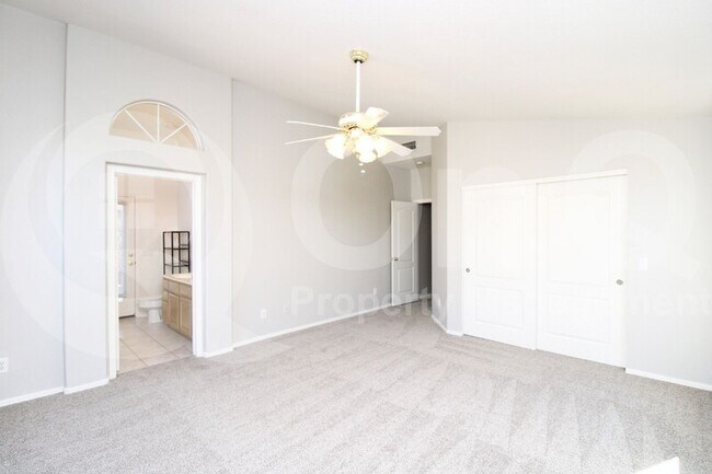 Building Photo - 606 E Cathy Dr