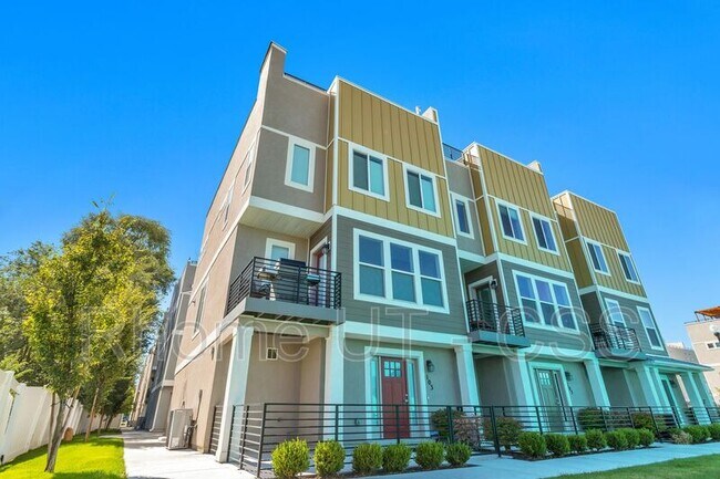 Building Photo - 4703 S Hill House Cove