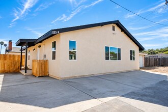 Building Photo - 223 N B St