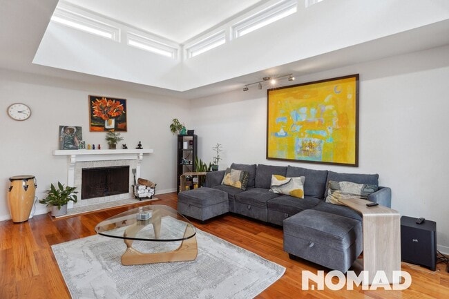 Building Photo - Inviting 4BR Urban Oasis in Central SF – V...