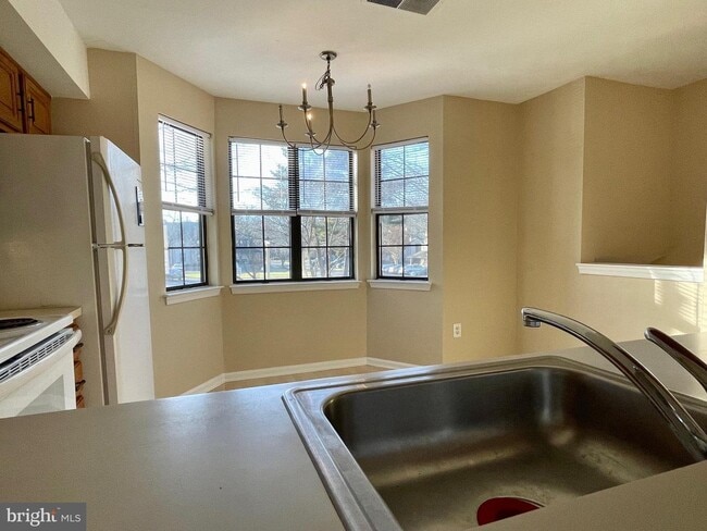 Building Photo - 122 Basswood Ct