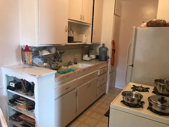 Cocina típica - 12910 S Vermont Ave