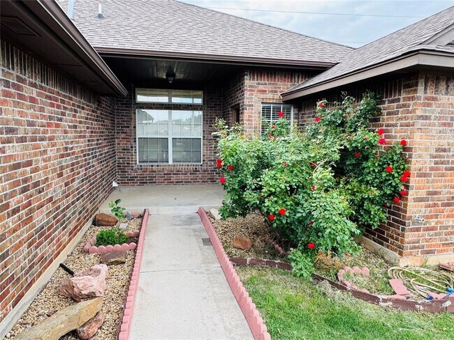 Building Photo - 8121 Hillers Rd