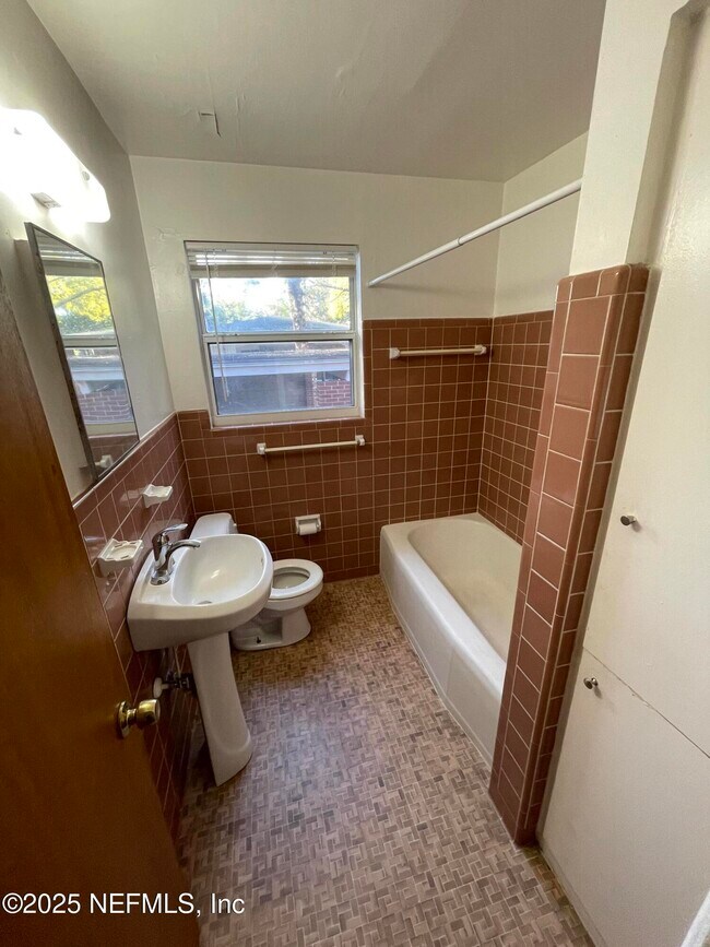 Foto del edificio - 5452 Santa Rosa Way