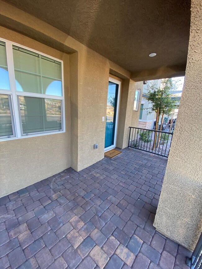 Foto del edificio - AMERICANA Property Mgmt - 3beds - 2 1/2baths Newly Townhouse in Henderson.