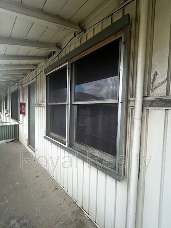 Foto del edificio - 702 University Ave