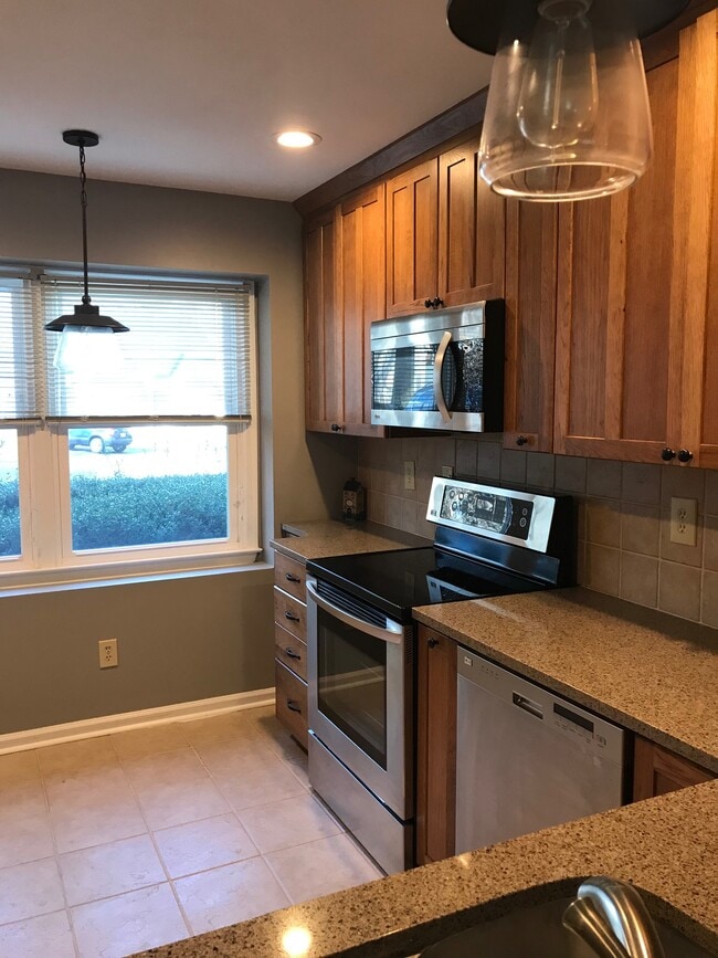Building Photo - 507 Rock Cliff Ct