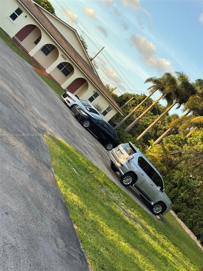 Foto del edificio - 4063 SW 51st St