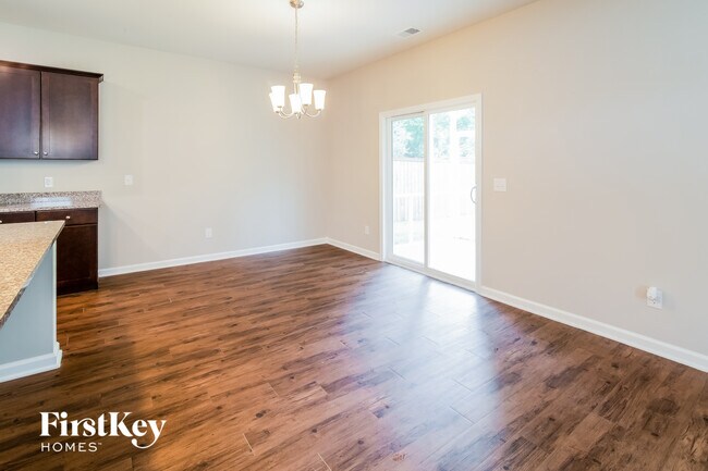 Foto del edificio - 9660 Roseberry St