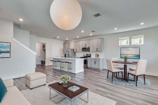 Foto del edificio - 7408 Acela Trl