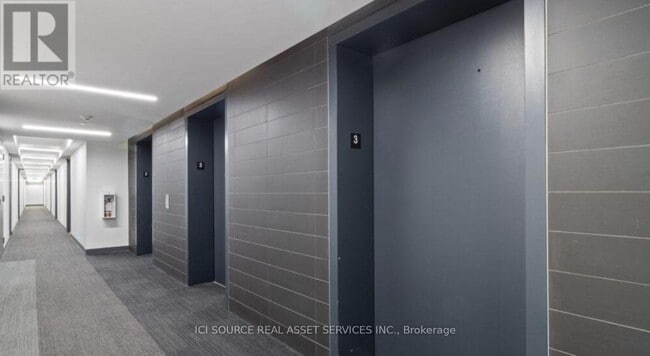 Building Photo - 120-120 Varna Dr