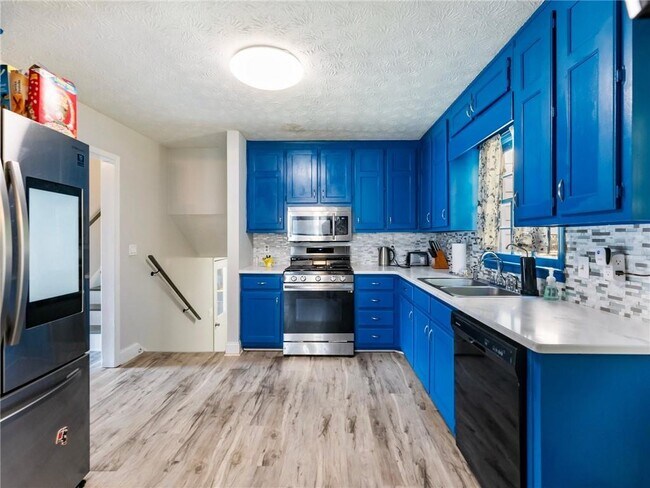 Foto del edificio - 443 Rhett Dr