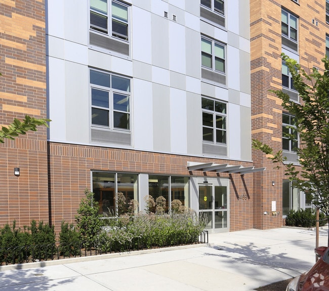 entrance - Van Cortlandt Green