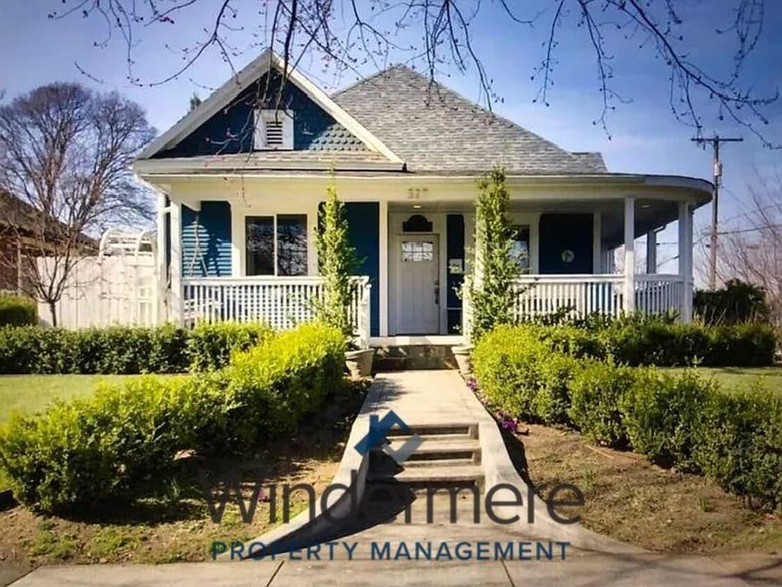 Primary Photo - 527 E Sumach St