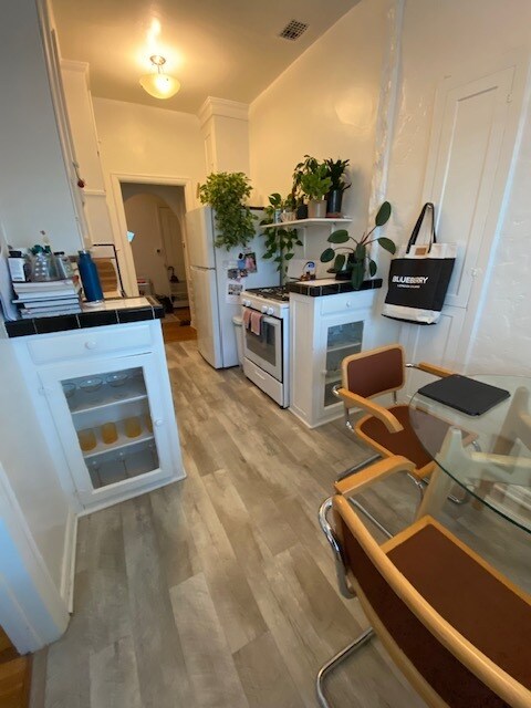 Cocina - 464 N Spaulding Ave