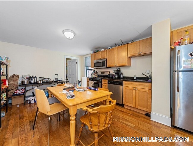 Building Photo - 44 Hillside St