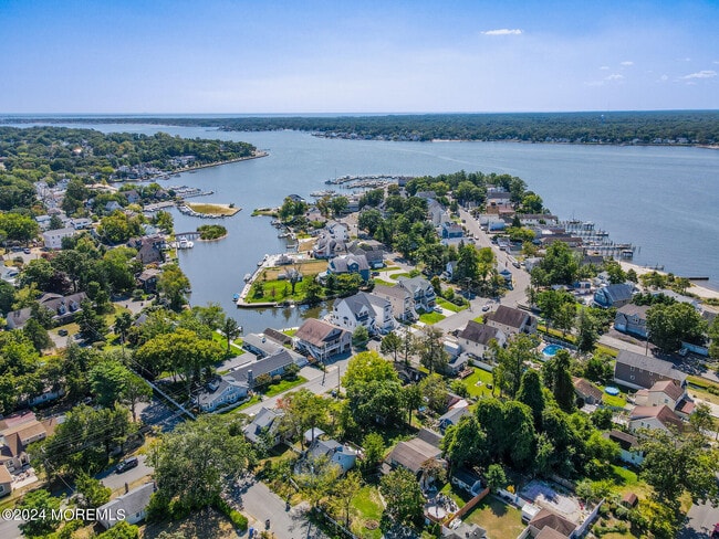 Foto del edificio - 105 Longfellow Ave