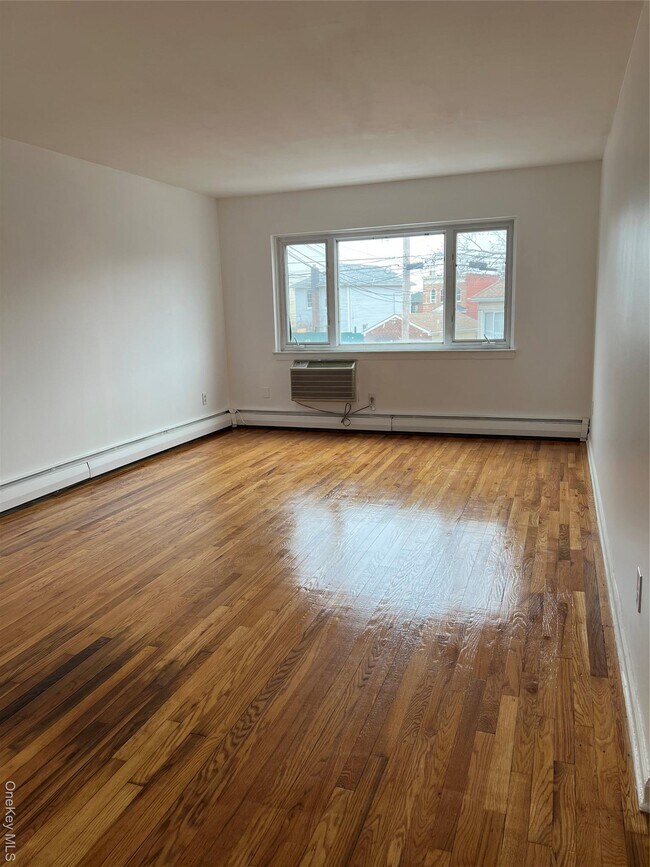 Foto del edificio - 1350 Edwards Ave