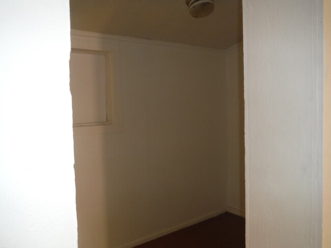 Building Photo - 48 S Kerkes St
