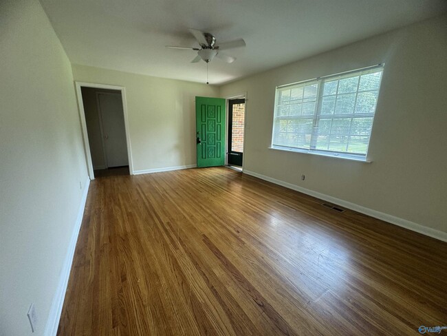 Building Photo - 3100 Knollwood Cir NW