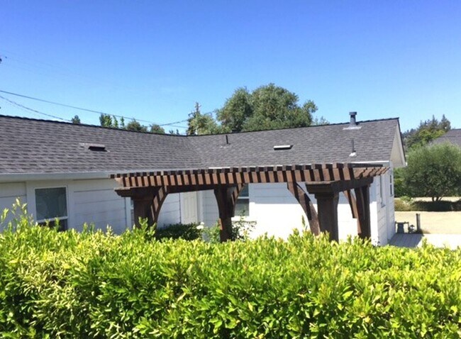 Foto del edificio - 871 Dowdell Ln